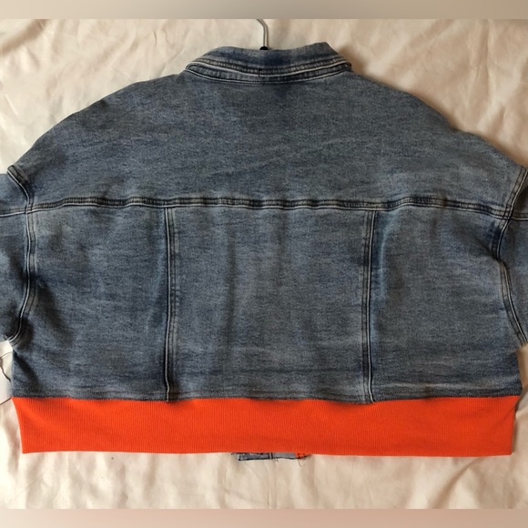 AKIRA WOMEN'S CROPPED DISTRESSED DENIM JACKET SIZE: 1X - Picture 4 of 10
